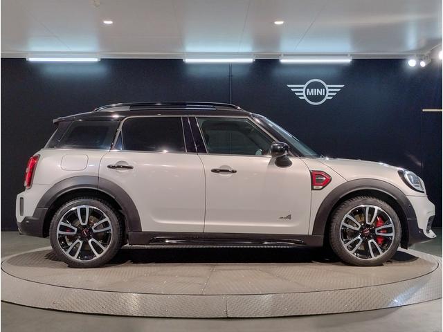 MINI ジョンクーパーワークス クロスオーバー 1オーナー 電動リアゲート ヘッドアップディスプレイ バックカメラ シートヒーター 19インチAW 衝突軽減ブレーキ Bluetooth 半革 純正ナビ パドルシフト 追従式クルーズコントロール(10枚目)