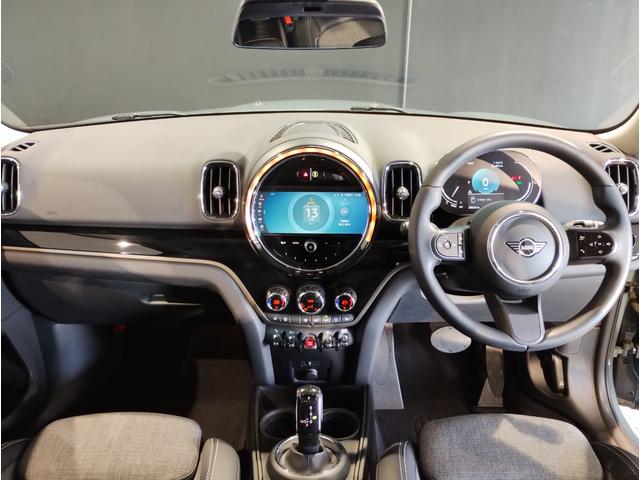 MINI クーパーSD クロスオーバー オール4 後期モデル 1オーナー ハーフレザー シートヒーター 電動リアゲート 純正HDDナビ バックカメラ 障害物センサー アクティブクルーズコントロール デジタルメーター 純正18AW LED スマートキー(12枚目)