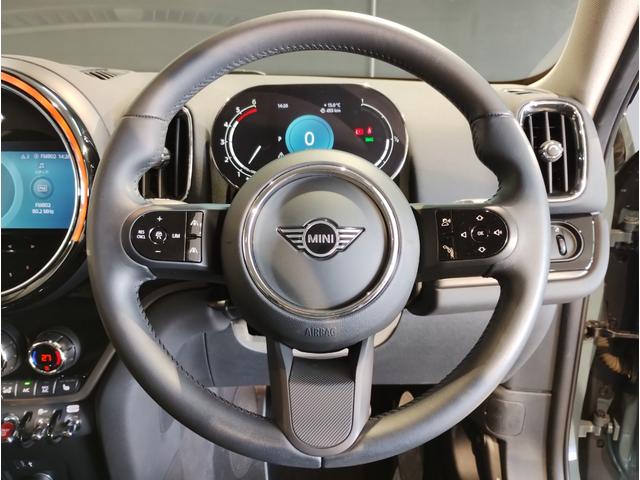 MINI クーパーSD クロスオーバー オール4 後期モデル 1オーナー ハーフレザー シートヒーター 電動リアゲート 純正HDDナビ バックカメラ 障害物センサー アクティブクルーズコントロール デジタルメーター 純正18AW LED スマートキー(19枚目)