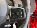 愛され続けるMINIのオリジナリティを最大限に生かしながら、ダイナミックなシルエットとトレードマークの楕円形ヘッドライトが華々しい印象を与えます!