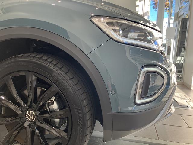 Ｔ－ロック ＴＳＩ　ブラックスタイル　Ｎａｖｉ　レザーシート　フォルクスワーゲン純正インフォテイメントシステム　パークディスタンスコントロール　ドライブレコーダー　ＬＥＤマトリックスヘッドライト　パワーテールゲート　アルミホイール（5枚目）