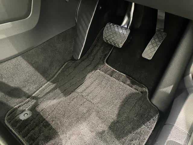 Ｔ－ロック ＴＳＩ　ブラックスタイル　Ｎａｖｉ　レザーシート　フォルクスワーゲン純正インフォテイメントシステム　パークディスタンスコントロール　ドライブレコーダー　ＬＥＤマトリックスヘッドライト　パワーテールゲート　アルミホイール（16枚目）