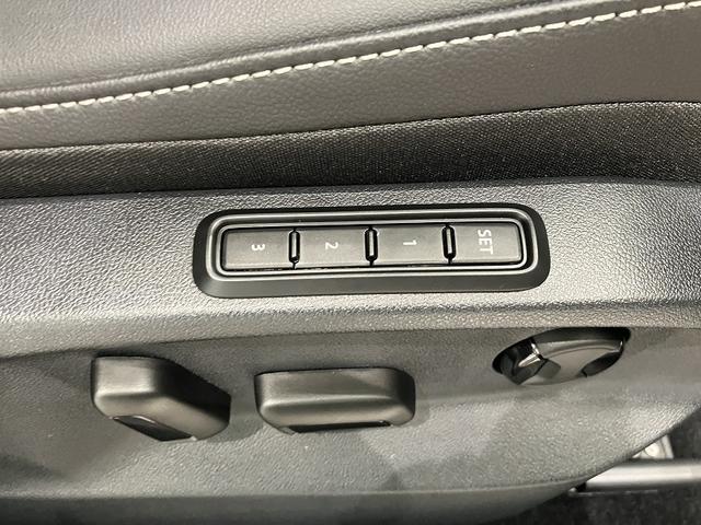 Ｔ－ロック ＴＳＩ　ブラックスタイル　Ｎａｖｉ　レザーシート　フォルクスワーゲン純正インフォテイメントシステム　パークディスタンスコントロール　ドライブレコーダー　ＬＥＤマトリックスヘッドライト　パワーテールゲート　アルミホイール（18枚目）