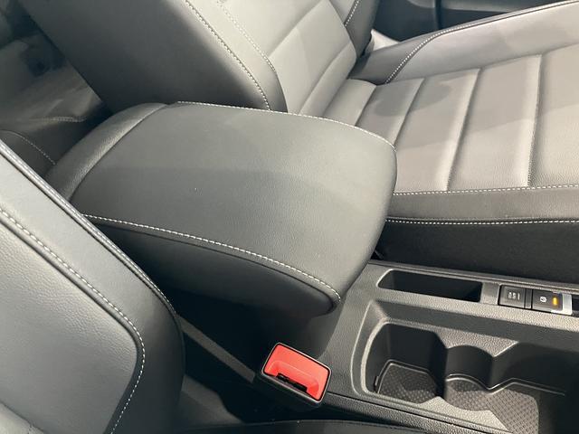 Ｔ－ロック ＴＳＩ　ブラックスタイル　Ｎａｖｉ　レザーシート　フォルクスワーゲン純正インフォテイメントシステム　パークディスタンスコントロール　ドライブレコーダー　ＬＥＤマトリックスヘッドライト　パワーテールゲート　アルミホイール（26枚目）