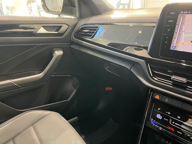 Ｔ－ロック ＴＳＩ　ブラックスタイル　Ｎａｖｉ　レザーシート　フォルクスワーゲン純正インフォテイメントシステム　パークディスタンスコントロール　ドライブレコーダー　ＬＥＤマトリックスヘッドライト　パワーテールゲート　アルミホイール（31枚目）