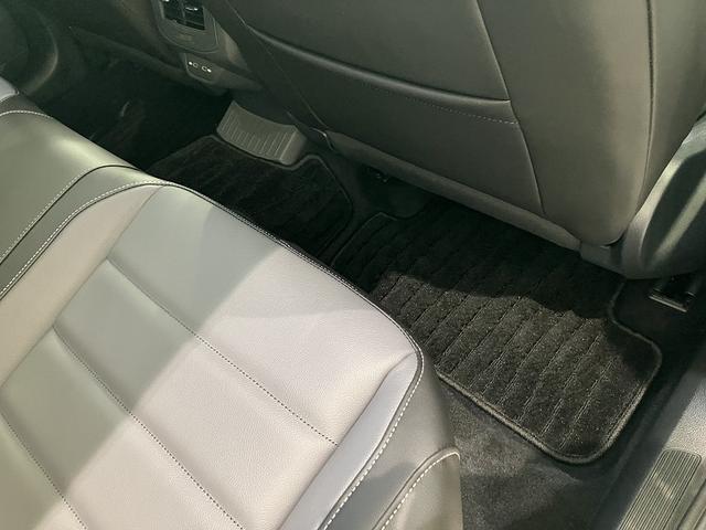 Ｔ－ロック ＴＳＩ　ブラックスタイル　Ｎａｖｉ　レザーシート　フォルクスワーゲン純正インフォテイメントシステム　パークディスタンスコントロール　ドライブレコーダー　ＬＥＤマトリックスヘッドライト　パワーテールゲート　アルミホイール（34枚目）