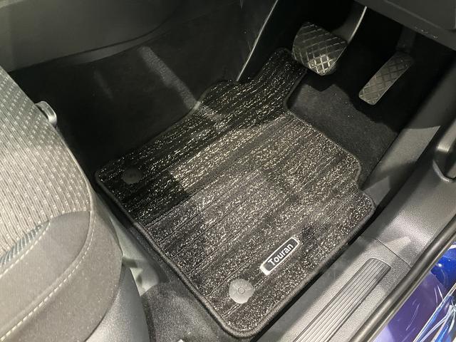 ゴルフトゥーラン ＴＳＩ　コンフォートライン　アップグレードパッケージ　スマートエントリー＆スタートシステム　　Ｎａｖｉ　フォルクスワーゲン純正インフォテイメントシステム　ＬＥＤヘッドライト　シルバールーフレール（10枚目）