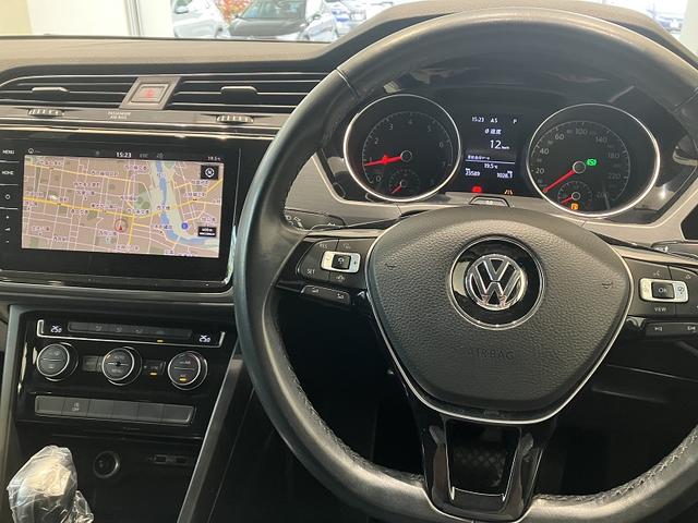 ゴルフトゥーラン ＴＳＩ　コンフォートライン　アップグレードパッケージ　スマートエントリー＆スタートシステム　　Ｎａｖｉ　フォルクスワーゲン純正インフォテイメントシステム　ＬＥＤヘッドライト　シルバールーフレール（13枚目）