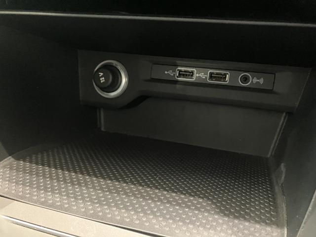 ゴルフトゥーラン ＴＳＩ　コンフォートライン　アップグレードパッケージ　スマートエントリー＆スタートシステム　　Ｎａｖｉ　フォルクスワーゲン純正インフォテイメントシステム　ＬＥＤヘッドライト　シルバールーフレール（17枚目）