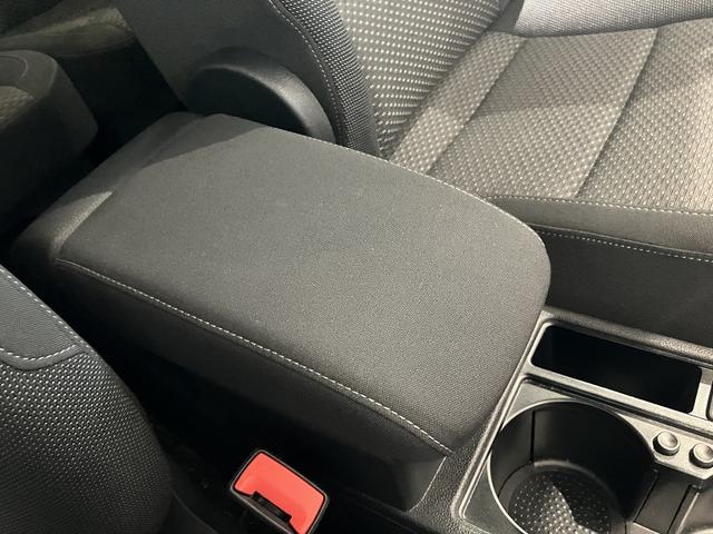 ゴルフトゥーラン ＴＳＩ　コンフォートライン　アップグレードパッケージ　スマートエントリー＆スタートシステム　　Ｎａｖｉ　フォルクスワーゲン純正インフォテイメントシステム　ＬＥＤヘッドライト　シルバールーフレール（20枚目）