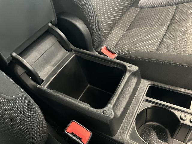 ゴルフトゥーラン ＴＳＩ　コンフォートライン　アップグレードパッケージ　スマートエントリー＆スタートシステム　　Ｎａｖｉ　フォルクスワーゲン純正インフォテイメントシステム　ＬＥＤヘッドライト　シルバールーフレール（21枚目）