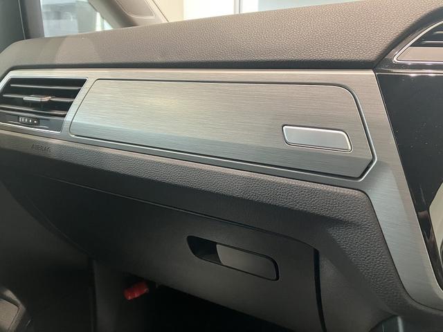 ゴルフトゥーラン ＴＳＩ　コンフォートライン　アップグレードパッケージ　スマートエントリー＆スタートシステム　　Ｎａｖｉ　フォルクスワーゲン純正インフォテイメントシステム　ＬＥＤヘッドライト　シルバールーフレール（22枚目）