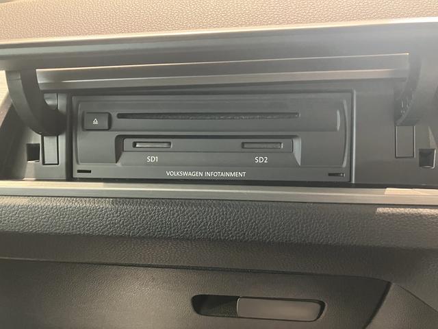 ゴルフトゥーラン ＴＳＩ　コンフォートライン　アップグレードパッケージ　スマートエントリー＆スタートシステム　　Ｎａｖｉ　フォルクスワーゲン純正インフォテイメントシステム　ＬＥＤヘッドライト　シルバールーフレール（23枚目）