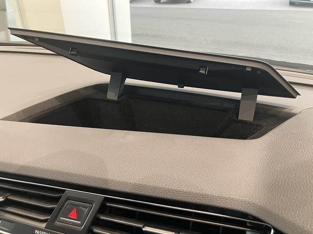 ゴルフトゥーラン ＴＳＩ　コンフォートライン　アップグレードパッケージ　スマートエントリー＆スタートシステム　　Ｎａｖｉ　フォルクスワーゲン純正インフォテイメントシステム　ＬＥＤヘッドライト　シルバールーフレール（27枚目）