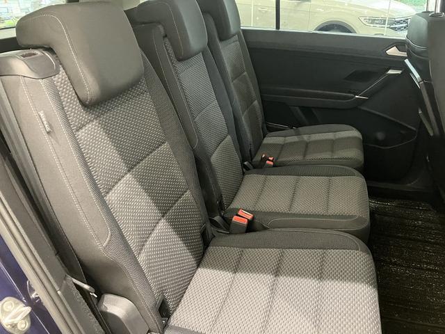 ゴルフトゥーラン ＴＳＩ　コンフォートライン　アップグレードパッケージ　スマートエントリー＆スタートシステム　　Ｎａｖｉ　フォルクスワーゲン純正インフォテイメントシステム　ＬＥＤヘッドライト　シルバールーフレール（30枚目）
