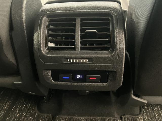 ゴルフトゥーラン ＴＳＩ　コンフォートライン　アップグレードパッケージ　スマートエントリー＆スタートシステム　　Ｎａｖｉ　フォルクスワーゲン純正インフォテイメントシステム　ＬＥＤヘッドライト　シルバールーフレール（33枚目）