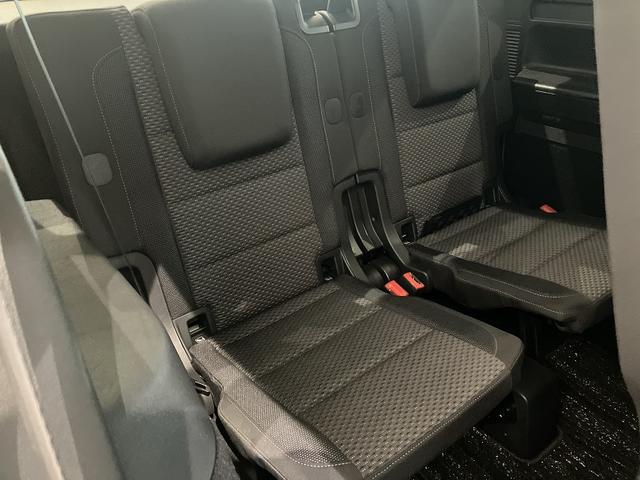 ゴルフトゥーラン ＴＳＩ　コンフォートライン　アップグレードパッケージ　スマートエントリー＆スタートシステム　　Ｎａｖｉ　フォルクスワーゲン純正インフォテイメントシステム　ＬＥＤヘッドライト　シルバールーフレール（35枚目）