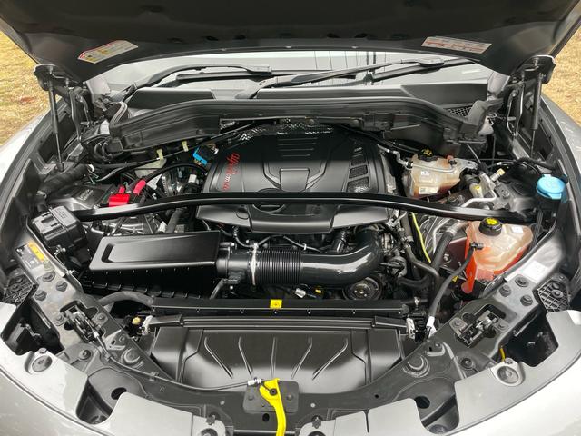 ステルヴィオ ２．０ターボ　Ｑ４スポーツパッケージ　ワンオーナー車　赤レザー　シート＆ハンドルヒーター　純正アルミ１９インチ　パワーバックドア　スペアキー（30枚目）