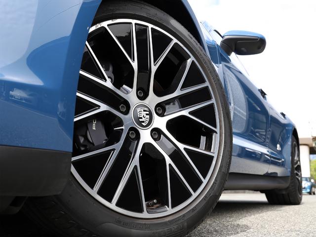 タイカン タイカン　パフォーマンスバッテリープラス　ネプチューンブルー　２０インチターボエアロホイール　スポーツクロノパッケージ　１４Ｗａｙコンフォートメモリーシート　４＋１シート　パワーステアリングプラス（3枚目）