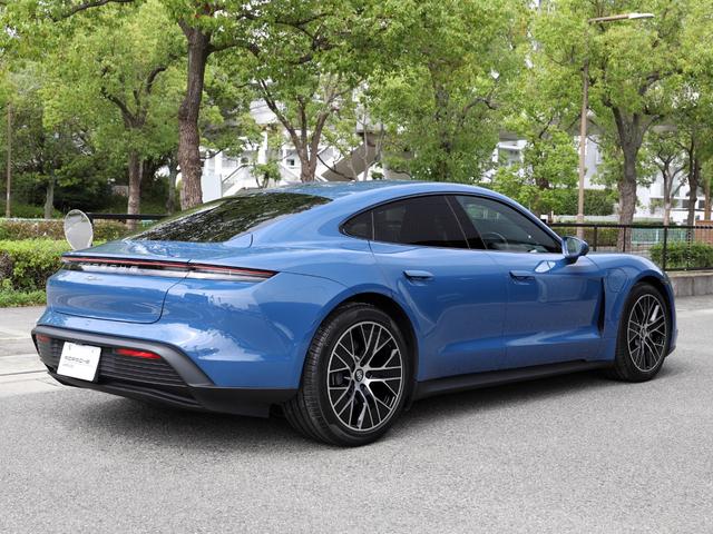 タイカン タイカン　パフォーマンスバッテリープラス　ネプチューンブルー　２０インチターボエアロホイール　スポーツクロノパッケージ　１４Ｗａｙコンフォートメモリーシート　４＋１シート　パワーステアリングプラス（25枚目）