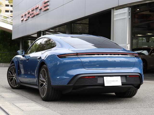 タイカン タイカン　パフォーマンスバッテリープラス　ネプチューンブルー　２０インチターボエアロホイール　スポーツクロノパッケージ　１４Ｗａｙコンフォートメモリーシート　４＋１シート　パワーステアリングプラス（27枚目）