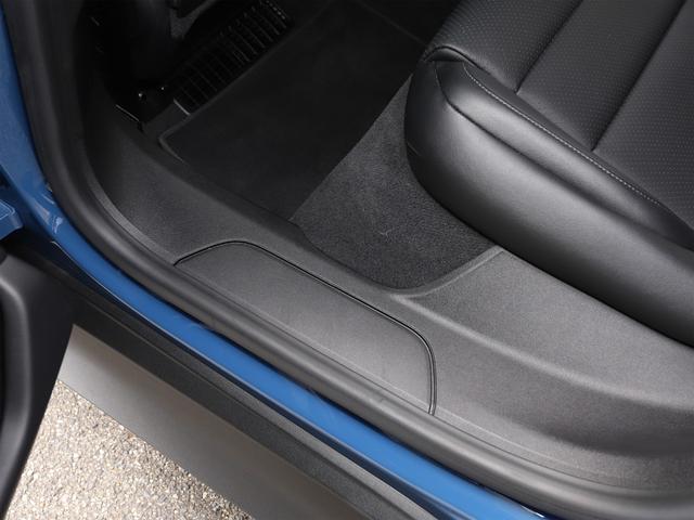 タイカン タイカン　パフォーマンスバッテリープラス　ネプチューンブルー　２０インチターボエアロホイール　スポーツクロノパッケージ　１４Ｗａｙコンフォートメモリーシート　４＋１シート　パワーステアリングプラス（52枚目）