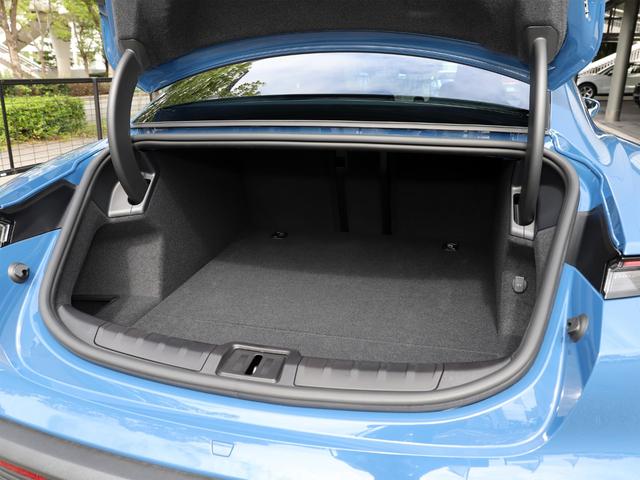 タイカン タイカン　パフォーマンスバッテリープラス　ネプチューンブルー　２０インチターボエアロホイール　スポーツクロノパッケージ　１４Ｗａｙコンフォートメモリーシート　４＋１シート　パワーステアリングプラス（54枚目）