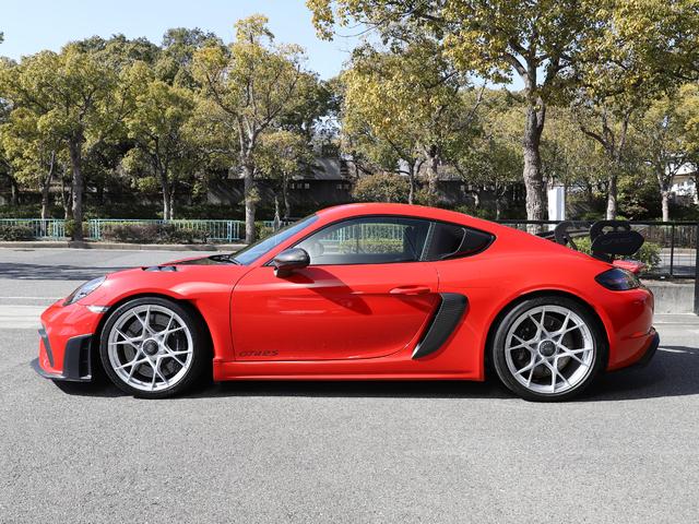 718ケイマン 718ケイマンGT4 RS ヴァイザッハパッケージ フロントアクスルリフトシステム LEDライト クラブスポーツパッケージ スポーツクロノパッケージ クルーズコントロール カーボンドアシルガード(6枚目)