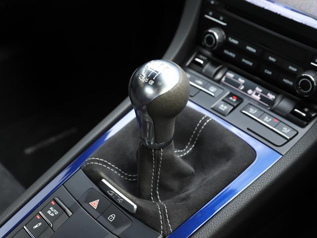 718ケイマン 718ケイマンGT4 スポーツクロノパッケージ パークアシスト+バックカメラ サテンブラックホイール 電動格納ドアミラー ペイントインテリアPKG ドアリリースレバー ブラック塗装(4枚目)