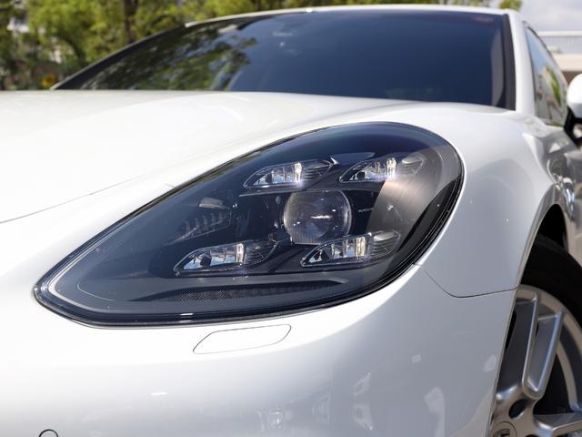 パナメーラ ベースグレード マトリックスLED トラフィックジャム(3枚目)