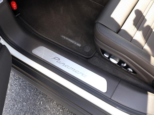 パナメーラ ベースグレード マトリックスLED トラフィックジャム(48枚目)