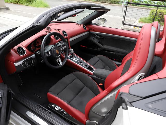 718スパイダー 718スパイダー PCCB LEDヘッドライト 18Wayアダプティブスポーツシート サテンプラチナ塗装ホイール BOSEサラウンド スパイダークラシックインテリアPKG オートエアコン スペシャルカラー(19枚目)