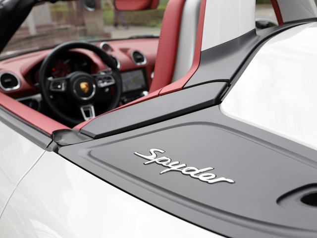 718スパイダー 718スパイダー PCCB LEDヘッドライト 18Wayアダプティブスポーツシート サテンプラチナ塗装ホイール BOSEサラウンド スパイダークラシックインテリアPKG オートエアコン スペシャルカラー(55枚目)