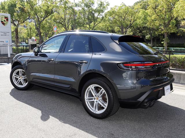 マカン マカン　パノラマサンルーフ　１４Ｗａｙコンフォートメモリーシート　ＢＯＳＥサラウンド　スポーツテールパイプ（ブラック）　トラフィックジャムアシスト　ステアリングヒーター　ルーフレール（ハイグロスブラック）（2枚目）