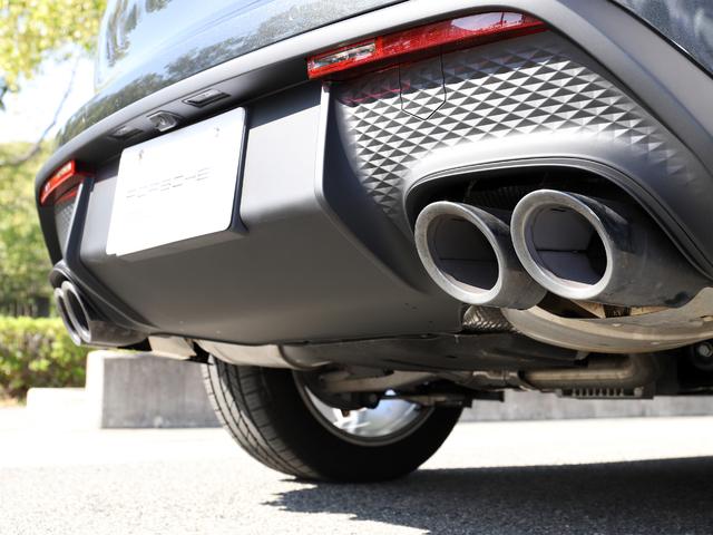 マカン マカン　パノラマサンルーフ　１４Ｗａｙコンフォートメモリーシート　ＢＯＳＥサラウンド　スポーツテールパイプ（ブラック）　トラフィックジャムアシスト　ステアリングヒーター　ルーフレール（ハイグロスブラック）（4枚目）