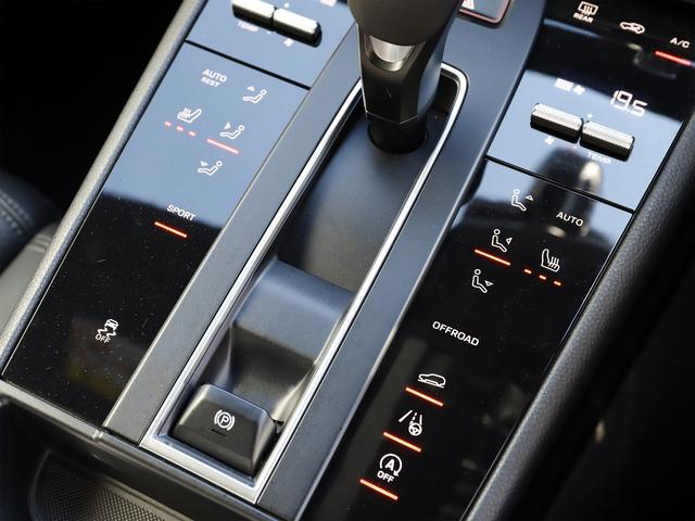 マカン マカン　パノラマサンルーフ　１４Ｗａｙコンフォートメモリーシート　ＢＯＳＥサラウンド　スポーツテールパイプ（ブラック）　トラフィックジャムアシスト　ステアリングヒーター　ルーフレール（ハイグロスブラック）（15枚目）