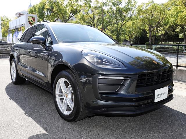 マカン マカン　パノラマサンルーフ　１４Ｗａｙコンフォートメモリーシート　ＢＯＳＥサラウンド　スポーツテールパイプ（ブラック）　トラフィックジャムアシスト　ステアリングヒーター　ルーフレール（ハイグロスブラック）（24枚目）