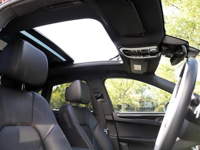 マカン マカン　パノラマサンルーフ　１４Ｗａｙコンフォートメモリーシート　ＢＯＳＥサラウンド　スポーツテールパイプ（ブラック）　トラフィックジャムアシスト　ステアリングヒーター　ルーフレール（ハイグロスブラック）（45枚目）