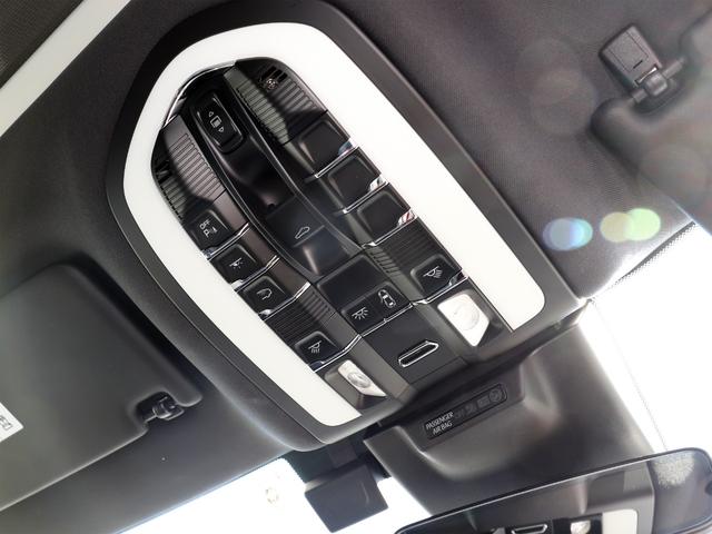 マカン マカン　パノラマサンルーフ　１４Ｗａｙコンフォートメモリーシート　ＢＯＳＥサラウンド　スポーツテールパイプ（ブラック）　トラフィックジャムアシスト　ステアリングヒーター　ルーフレール（ハイグロスブラック）（54枚目）