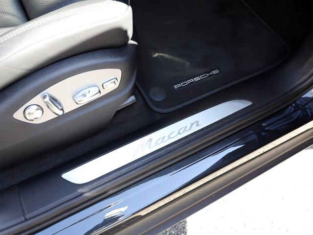 マカン マカン　パノラマサンルーフ　１４Ｗａｙコンフォートメモリーシート　ＢＯＳＥサラウンド　スポーツテールパイプ（ブラック）　トラフィックジャムアシスト　ステアリングヒーター　ルーフレール（ハイグロスブラック）（56枚目）