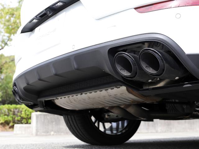 カイエンクーペ カイエンクーペ　プラチナエディション　スポーツデザインフロントエプロン　２２インチＲＳスパイダーホイール　　　　１４Ｗａｙコンフォートメモリーシート　ＬＥＤヘッドライト　アクティブレーンキーピング　リアセンターシート（２＋１）（10枚目）