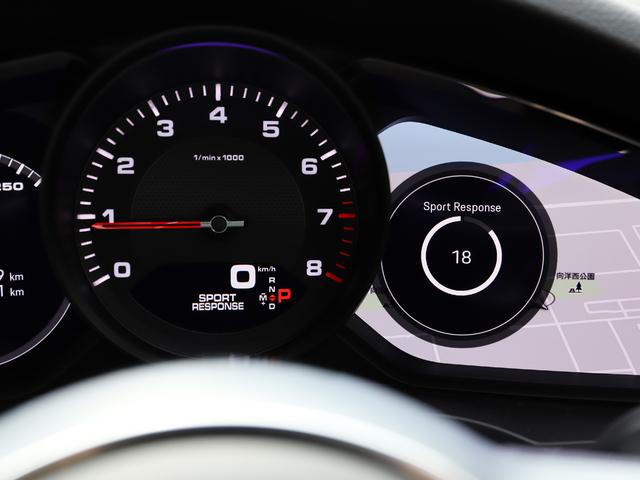 カイエンクーペ カイエンクーペ　プラチナエディション　スポーツデザインフロントエプロン　２２インチＲＳスパイダーホイール　　　　１４Ｗａｙコンフォートメモリーシート　ＬＥＤヘッドライト　アクティブレーンキーピング　リアセンターシート（２＋１）（17枚目）