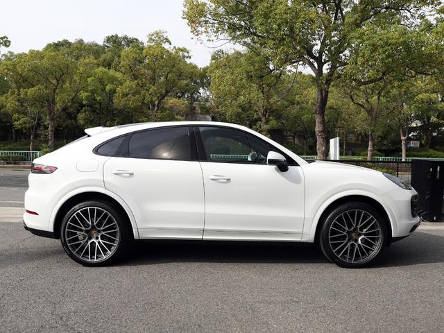 カイエンクーペ カイエンクーペ　プラチナエディション　スポーツデザインフロントエプロン　２２インチＲＳスパイダーホイール　　　　１４Ｗａｙコンフォートメモリーシート　ＬＥＤヘッドライト　アクティブレーンキーピング　リアセンターシート（２＋１）（25枚目）