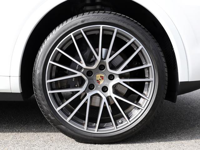 カイエンクーペ カイエンクーペ　プラチナエディション　スポーツデザインフロントエプロン　２２インチＲＳスパイダーホイール　　　　１４Ｗａｙコンフォートメモリーシート　ＬＥＤヘッドライト　アクティブレーンキーピング　リアセンターシート（２＋１）（34枚目）