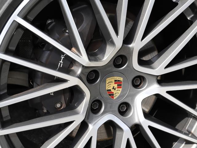 カイエンクーペ カイエンクーペ　プラチナエディション　スポーツデザインフロントエプロン　２２インチＲＳスパイダーホイール　　　　１４Ｗａｙコンフォートメモリーシート　ＬＥＤヘッドライト　アクティブレーンキーピング　リアセンターシート（２＋１）（38枚目）