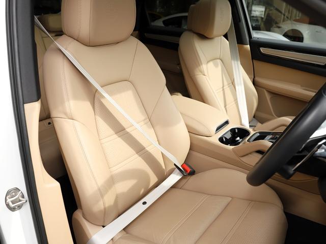 カイエンクーペ カイエンクーペ　プラチナエディション　スポーツデザインフロントエプロン　２２インチＲＳスパイダーホイール　　　　１４Ｗａｙコンフォートメモリーシート　ＬＥＤヘッドライト　アクティブレーンキーピング　リアセンターシート（２＋１）（41枚目）