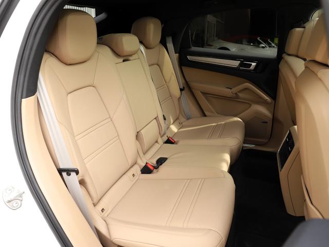 カイエンクーペ カイエンクーペ　プラチナエディション　スポーツデザインフロントエプロン　２２インチＲＳスパイダーホイール　　　　１４Ｗａｙコンフォートメモリーシート　ＬＥＤヘッドライト　アクティブレーンキーピング　リアセンターシート（２＋１）（45枚目）