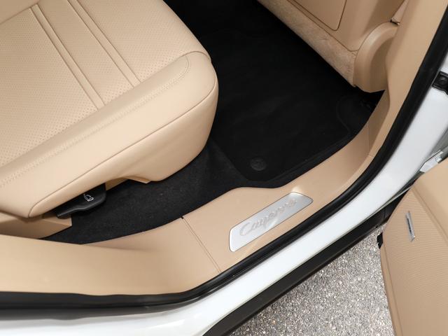 カイエンクーペ カイエンクーペ　プラチナエディション　スポーツデザインフロントエプロン　２２インチＲＳスパイダーホイール　　　　１４Ｗａｙコンフォートメモリーシート　ＬＥＤヘッドライト　アクティブレーンキーピング　リアセンターシート（２＋１）（58枚目）