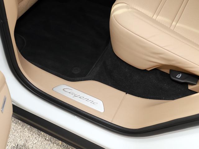 カイエンクーペ カイエンクーペ　プラチナエディション　スポーツデザインフロントエプロン　２２インチＲＳスパイダーホイール　　　　１４Ｗａｙコンフォートメモリーシート　ＬＥＤヘッドライト　アクティブレーンキーピング　リアセンターシート（２＋１）（60枚目）