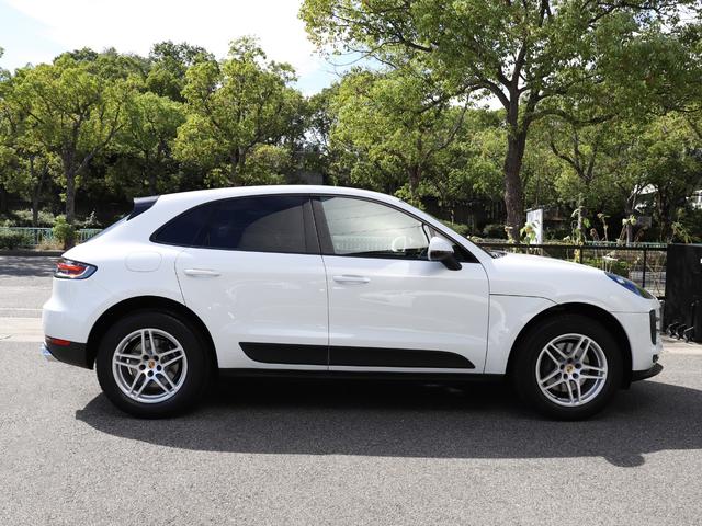 マカン マカン　スポーツテールパイプ（シルバー）　１８インチマカンＳホイール　プライバシーガラス　カラークレストホイールセンターキャップ　フロアマット（25枚目）